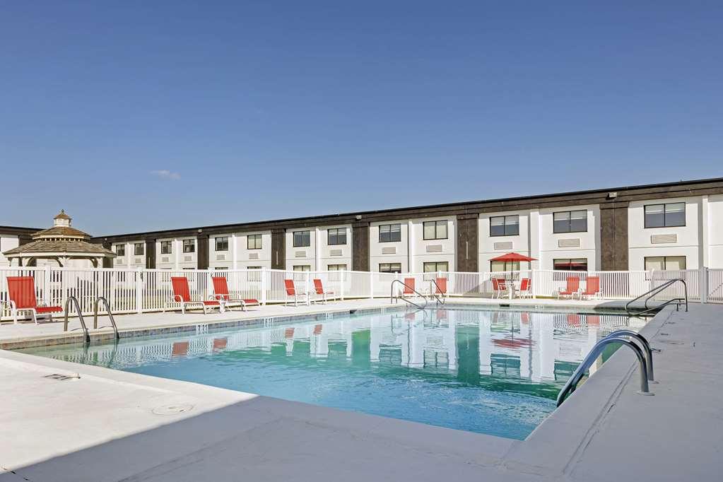 The Lux Hotel & Conference Center, Ascend Hotel Collection Waterloo Konforlar fotoğraf