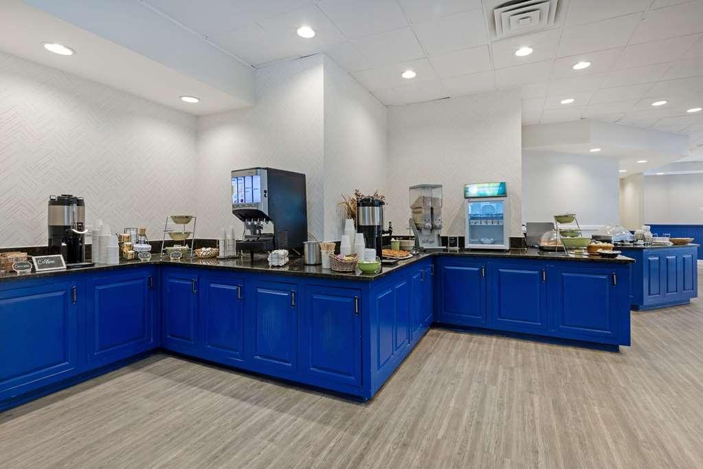 The Lux Hotel & Conference Center, Ascend Hotel Collection Waterloo Restoran fotoğraf