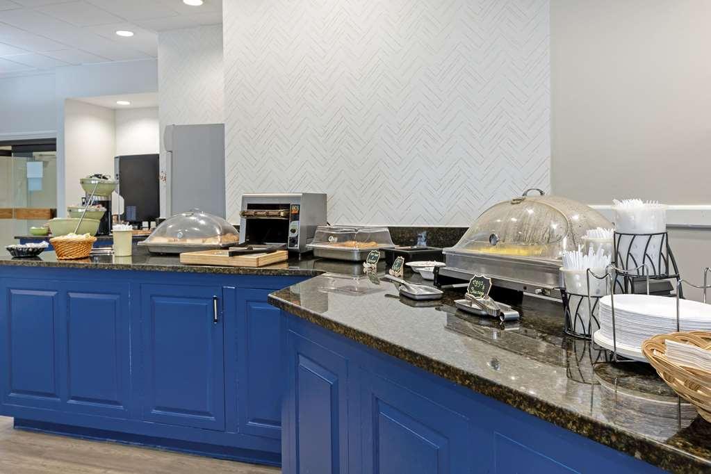 The Lux Hotel & Conference Center, Ascend Hotel Collection Waterloo Restoran fotoğraf
